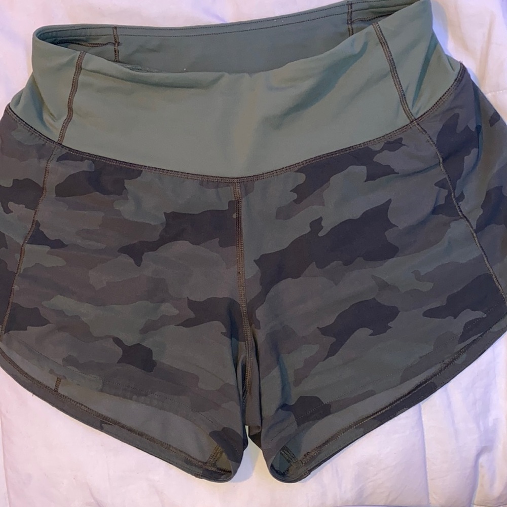 Camo lululemon speed up size 2 with 4in inseam